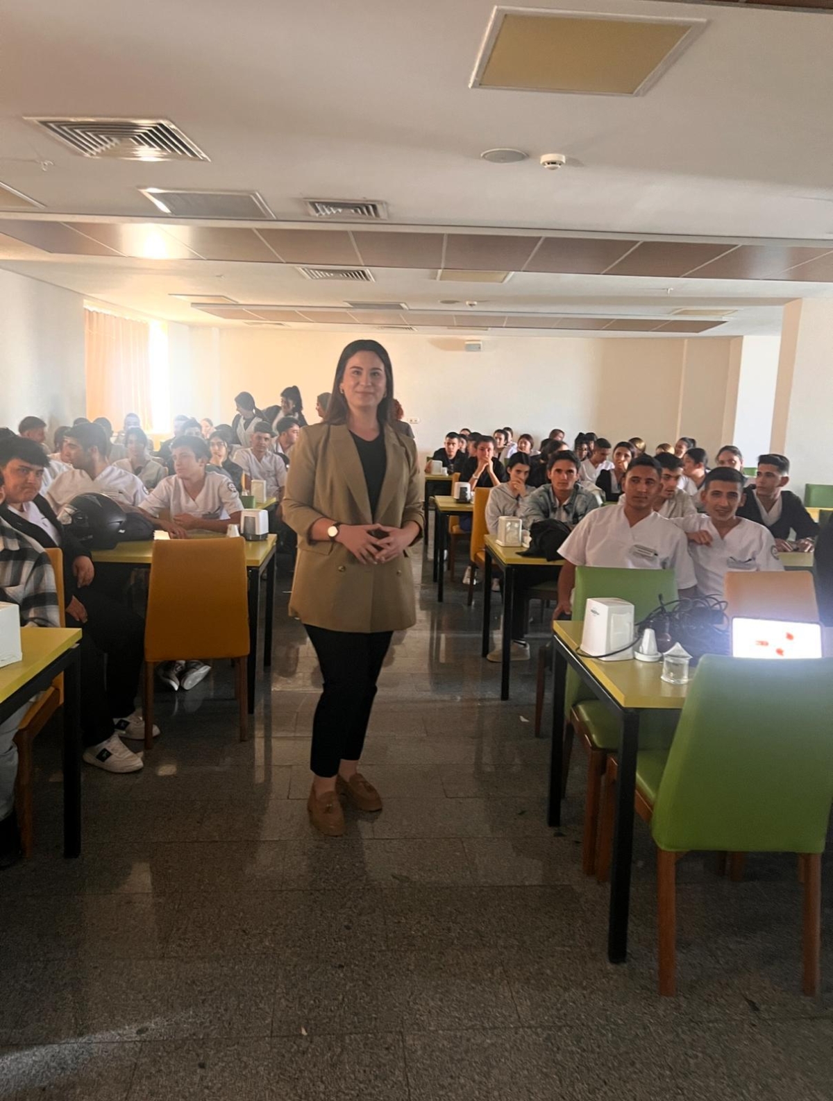 Anamur Devlet Hastanesinde Stajer Hemsirelere Bağımlılıkla Mücadele Eğitimi