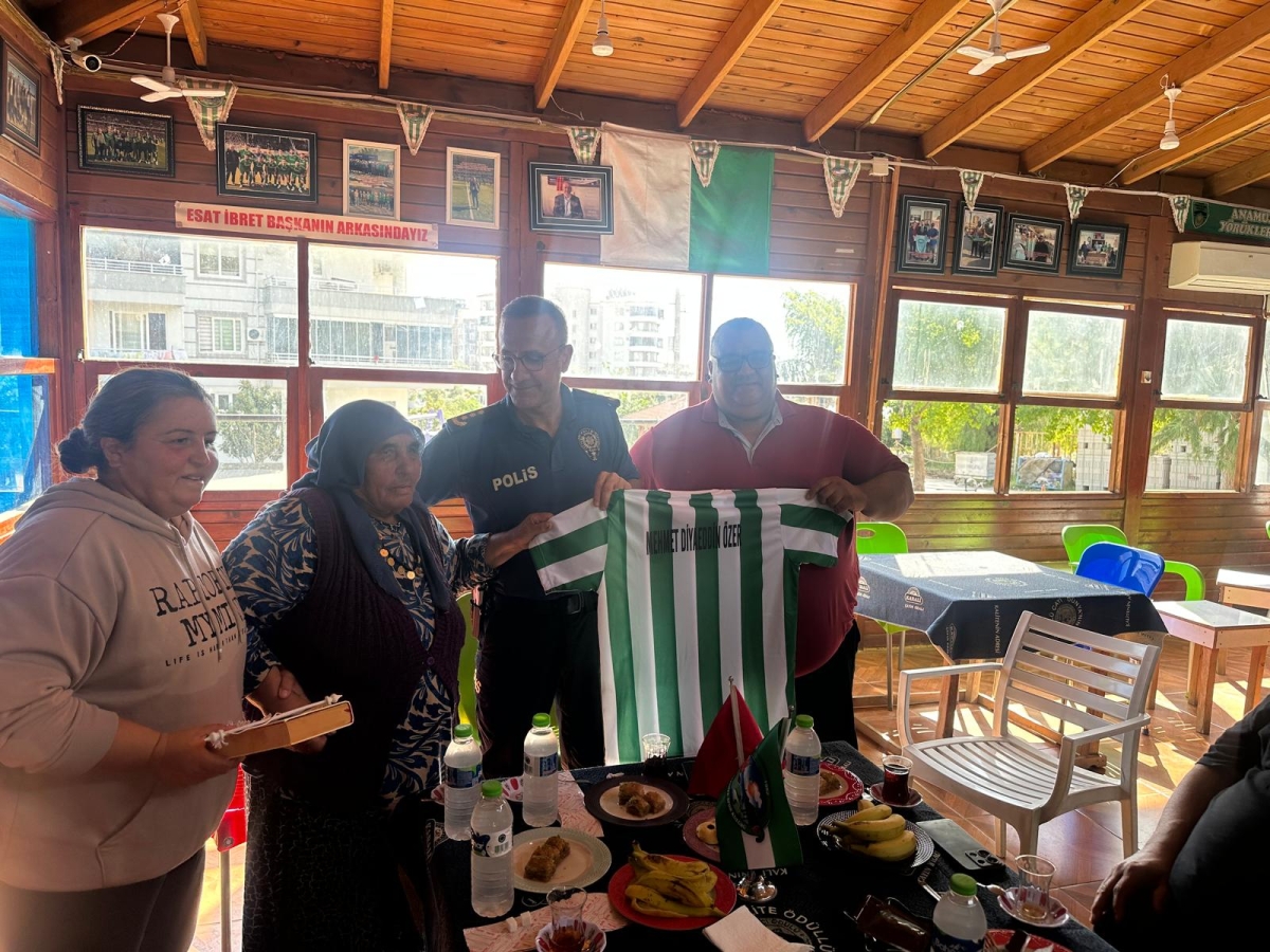 İlçe Emniyet Müdürü  Mehmet Diyaaddin ÖZER Anamurspor taraftar derneği  ile buluştu; 