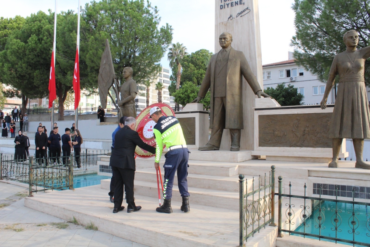 10 Kasım Atatürk’ü Anma Günü Çelenk Sunma Töreni ve Anma Programı Gerçekleştirildi.