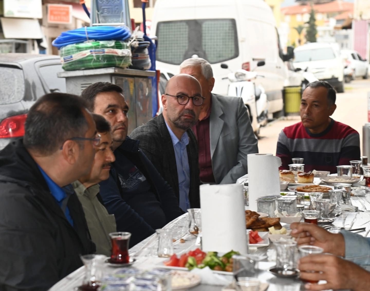 Başkan Durmuş Deniz, Esentepe Mahallesi Esnafıyla Kahvaltıda Buluştu..