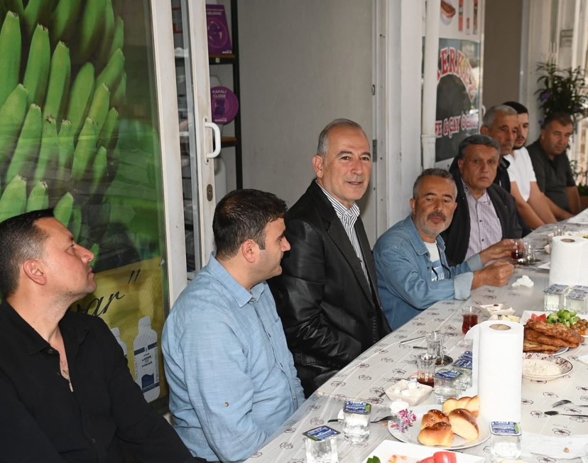 Başkan Durmuş Deniz, Esentepe Mahallesi Esnafıyla Kahvaltıda Buluştu..