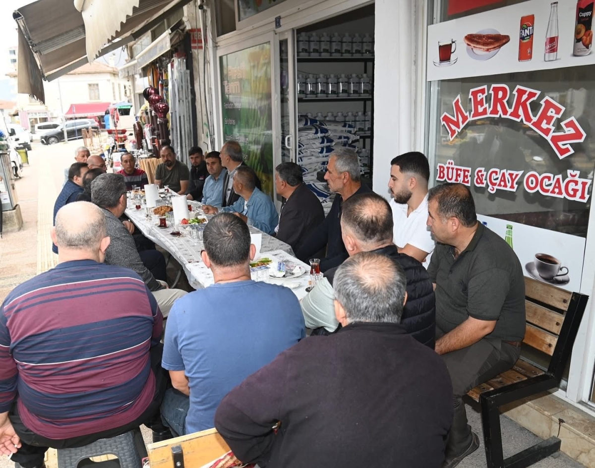 Başkan Durmuş Deniz, Esentepe Mahallesi Esnafıyla Kahvaltıda Buluştu..