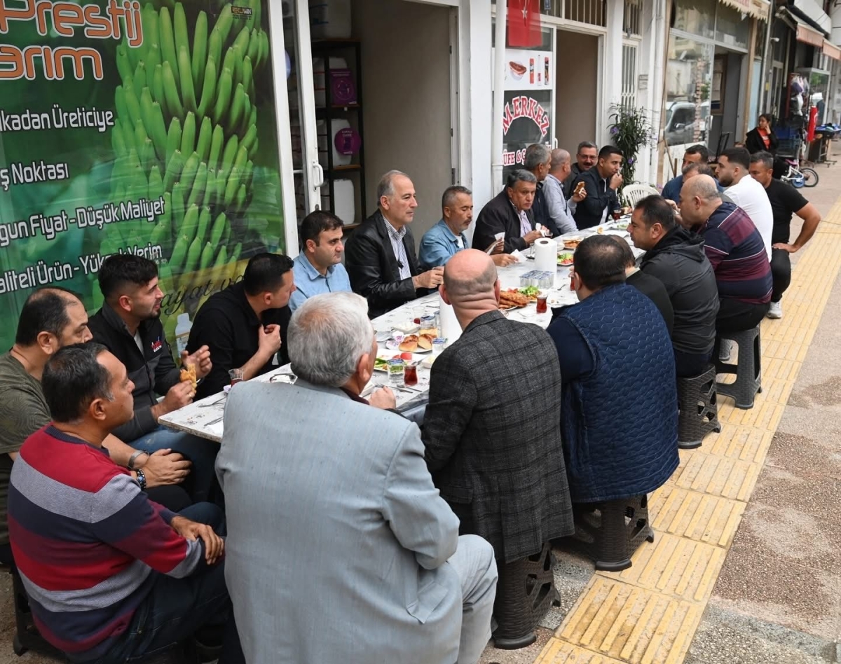 Başkan Durmuş Deniz, Esentepe Mahallesi Esnafıyla Kahvaltıda Buluştu..