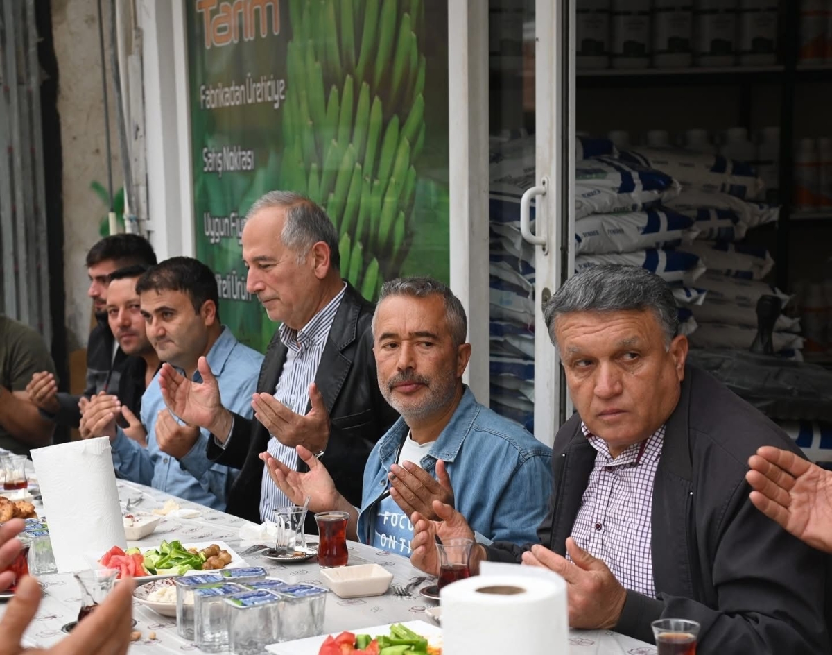Başkan Durmuş Deniz, Esentepe Mahallesi Esnafıyla Kahvaltıda Buluştu..