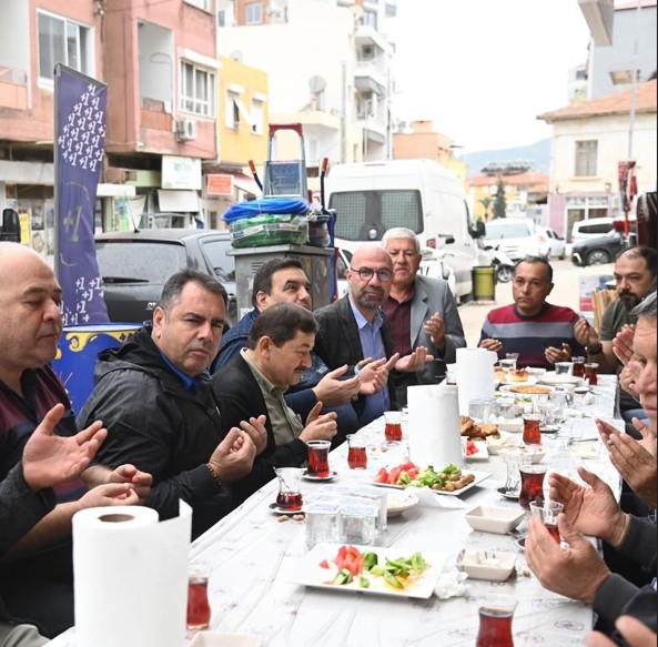 Başkan Durmuş Deniz, Esentepe Mahallesi Esnafıyla Kahvaltıda Buluştu..
