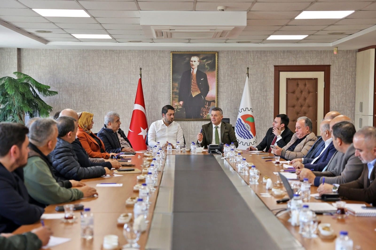 Muz piyasasındaki sorunlar Mersin’de ele alındı..