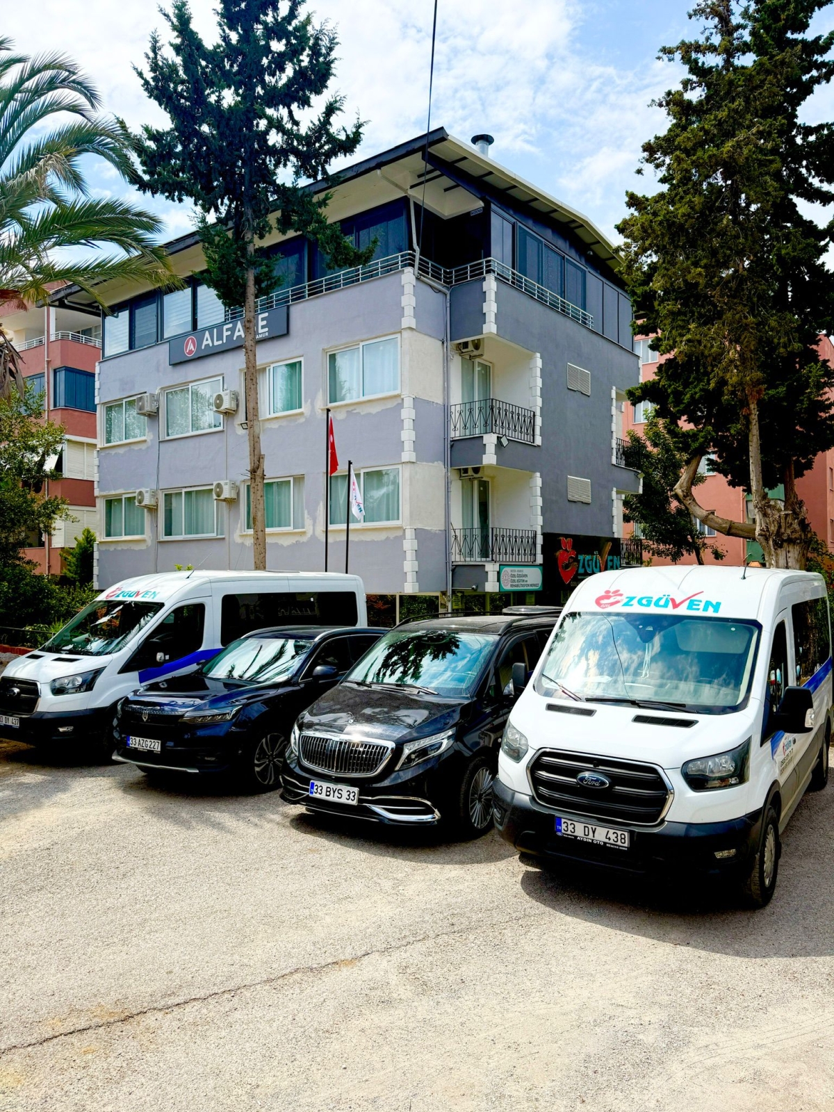 ÖZGÜVEN Özel Eğitim ve Rehabilitasyon Merkezi  Yeni Yılınızı Kutlar..