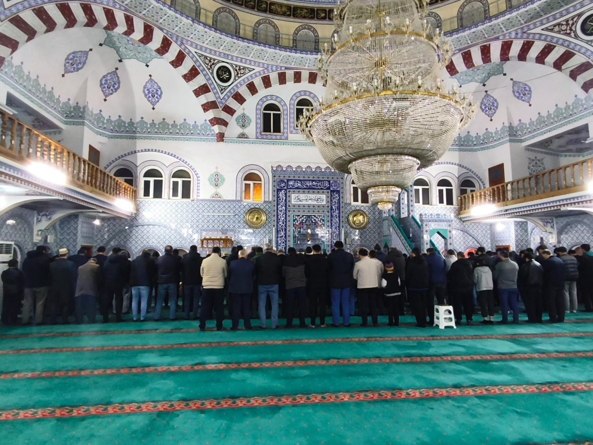 Anamur’da Yeni Yılın İlk Sabahı Camilerde Karşılandı..