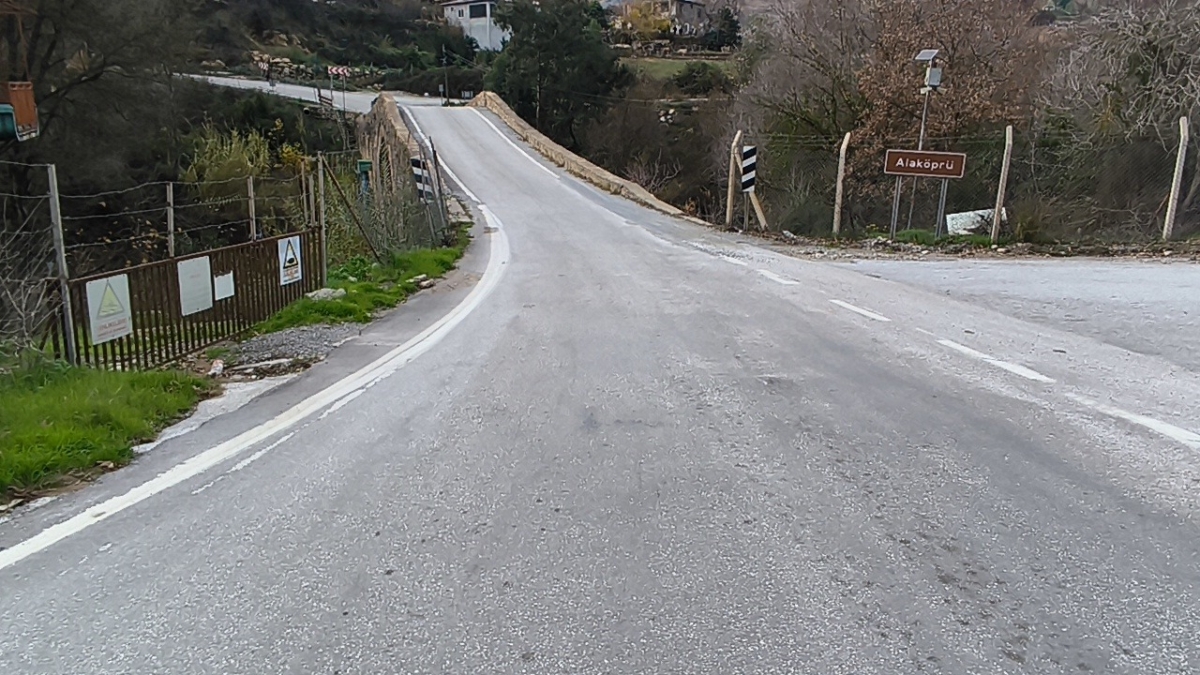 Anamur’da Baraj Gölünden Yükselen Minare Dikkat Çekiyor..