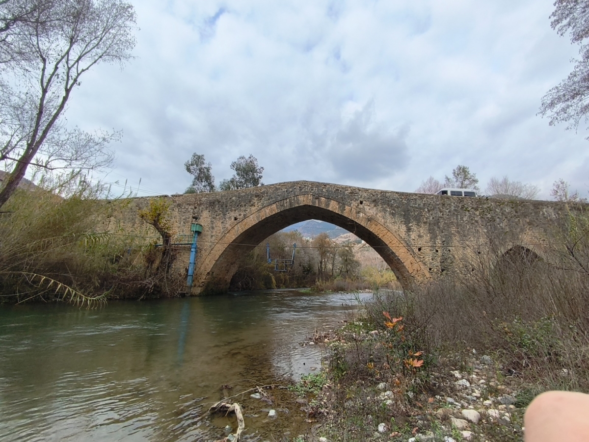 Anamur’da Baraj Gölünden Yükselen Minare Dikkat Çekiyor..