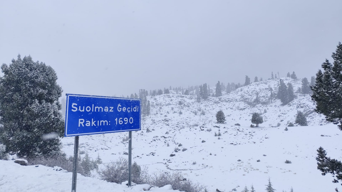 Solmaz geçidi’nde kar manzaraları