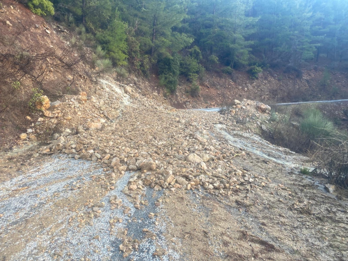Anamur Belediyesi 30 Farklı Noktada Afetin İzlerini Silmeye Çalışıyor.