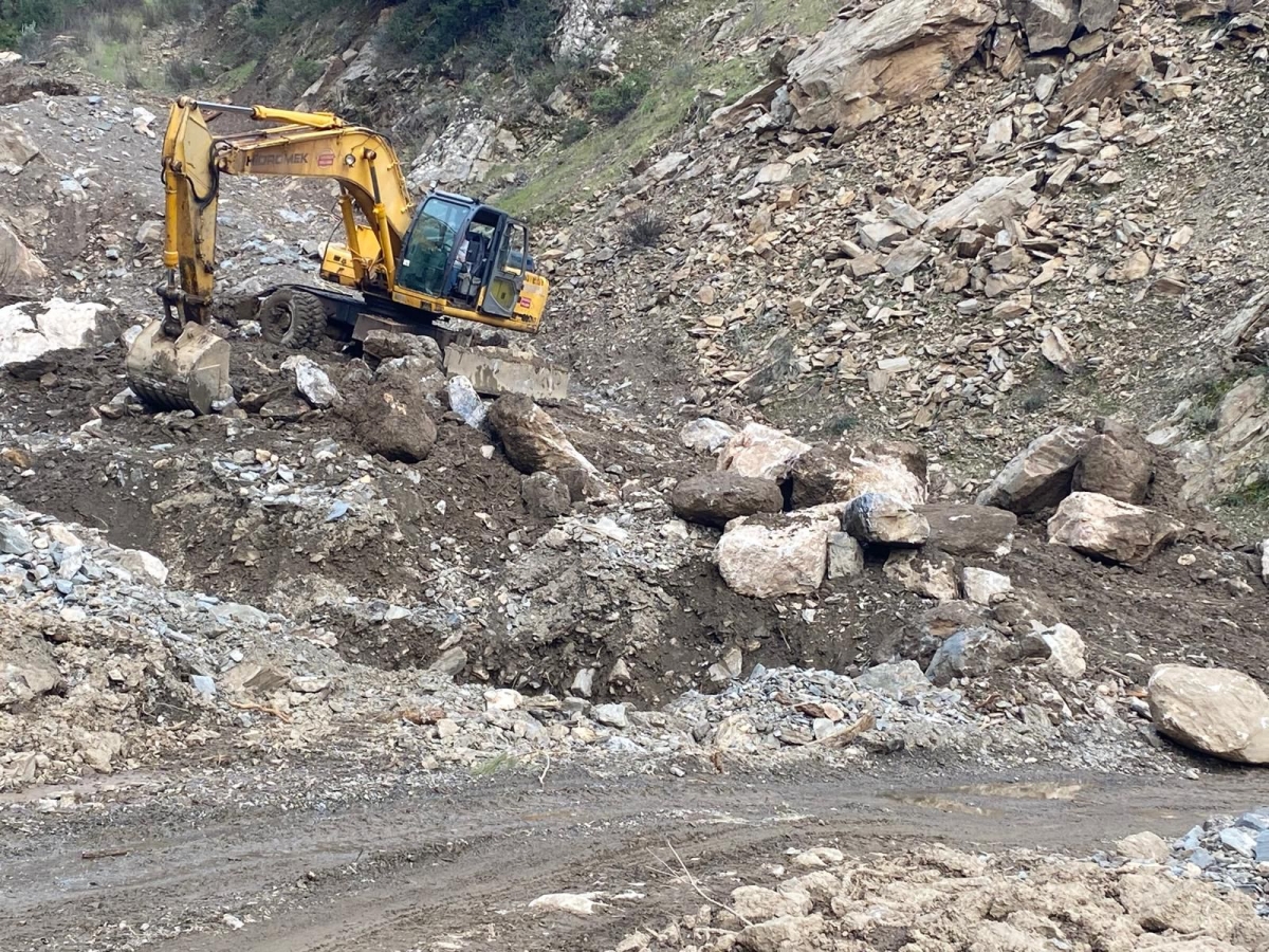 Anamur Belediyesi 11 Kırsal Mahalle’de Bakım Onarım Çalışmalarını Sürdürüyor. 