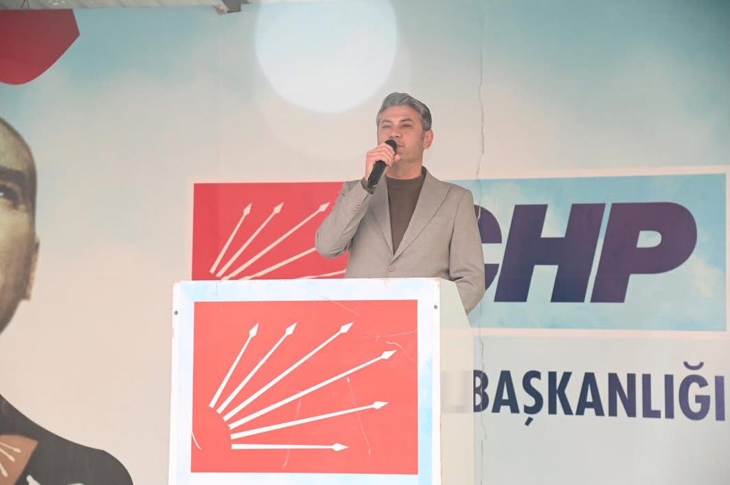 CHP’de Miting Gibi Buluşma..