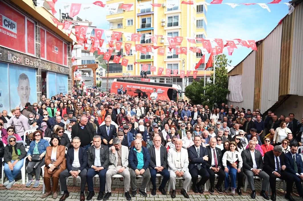 CHP’de Miting Gibi Buluşma..