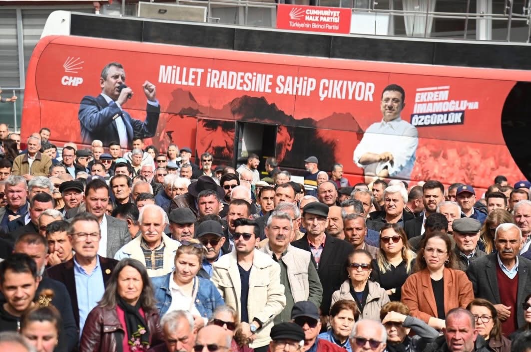 CHP’de Miting Gibi Buluşma..
