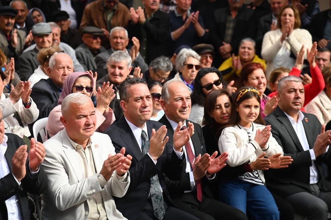 CHP’de Miting Gibi Buluşma..