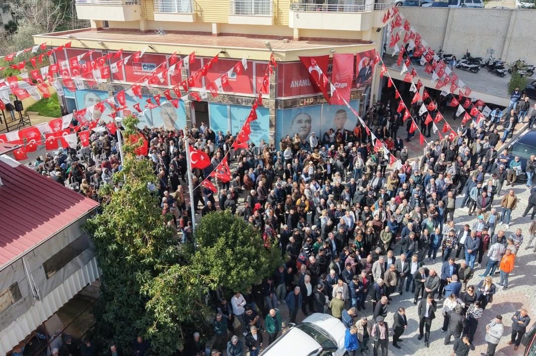 CHP’de Miting Gibi Buluşma..