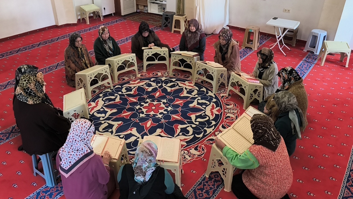 Anamur’da Ramazan Dolayısıyla  Camiler Kadınların Kur’an Halkalarıyla Doldu..