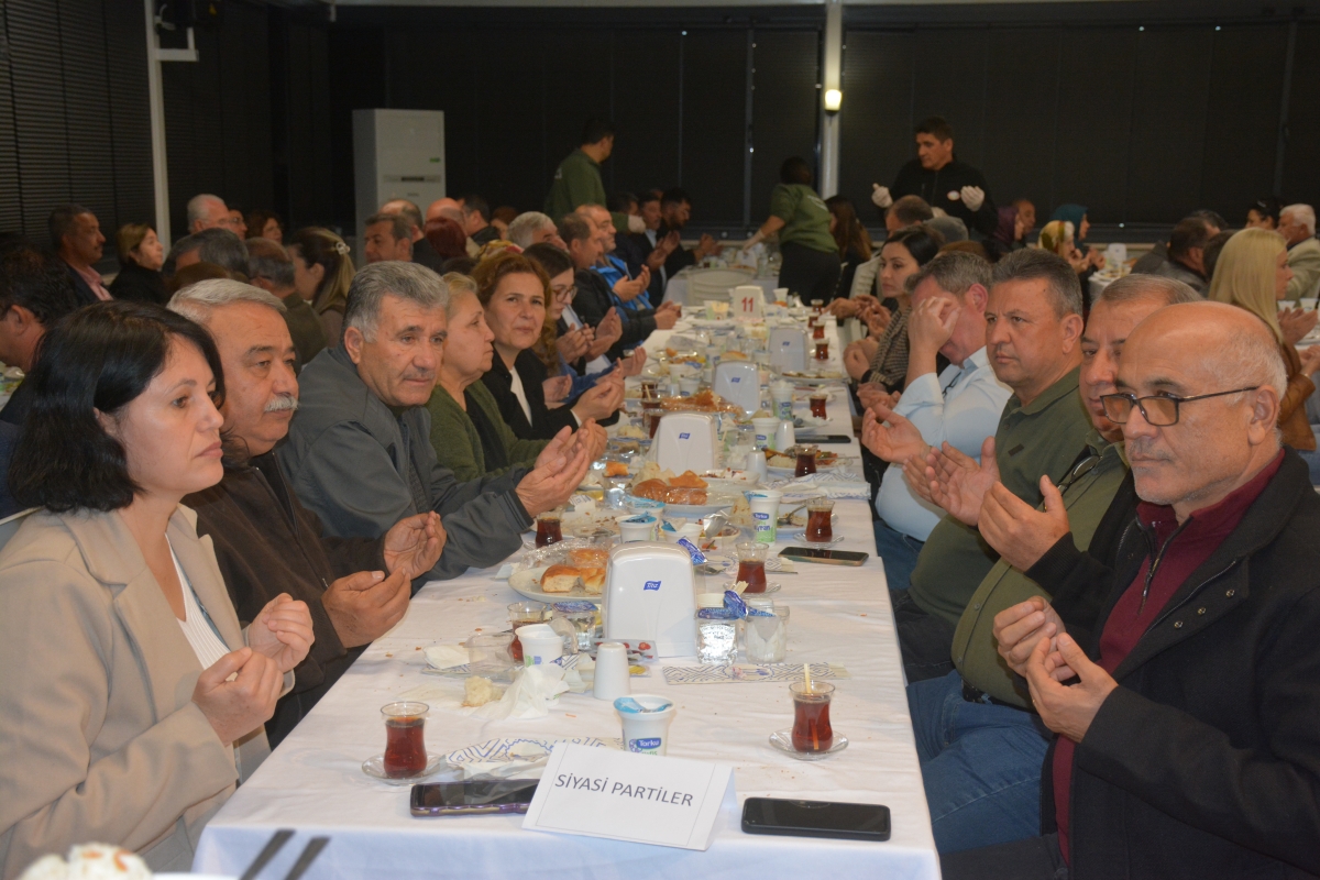 Anamur Belediyesi Muhtarlar, STK'lar ve Siyasilerle İftarda Buluştu..