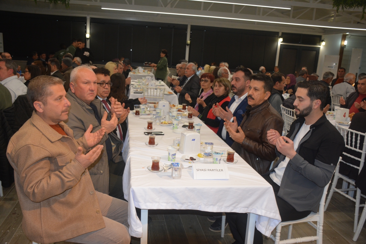 Anamur Belediyesi Muhtarlar, STK'lar ve Siyasilerle İftarda Buluştu..