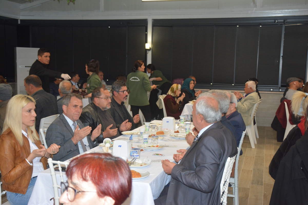 Anamur Belediyesi Muhtarlar, STK'lar ve Siyasilerle İftarda Buluştu..