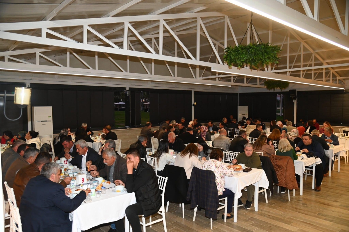 Anamur Belediyesi Muhtarlar, STK'lar ve Siyasilerle İftarda Buluştu..