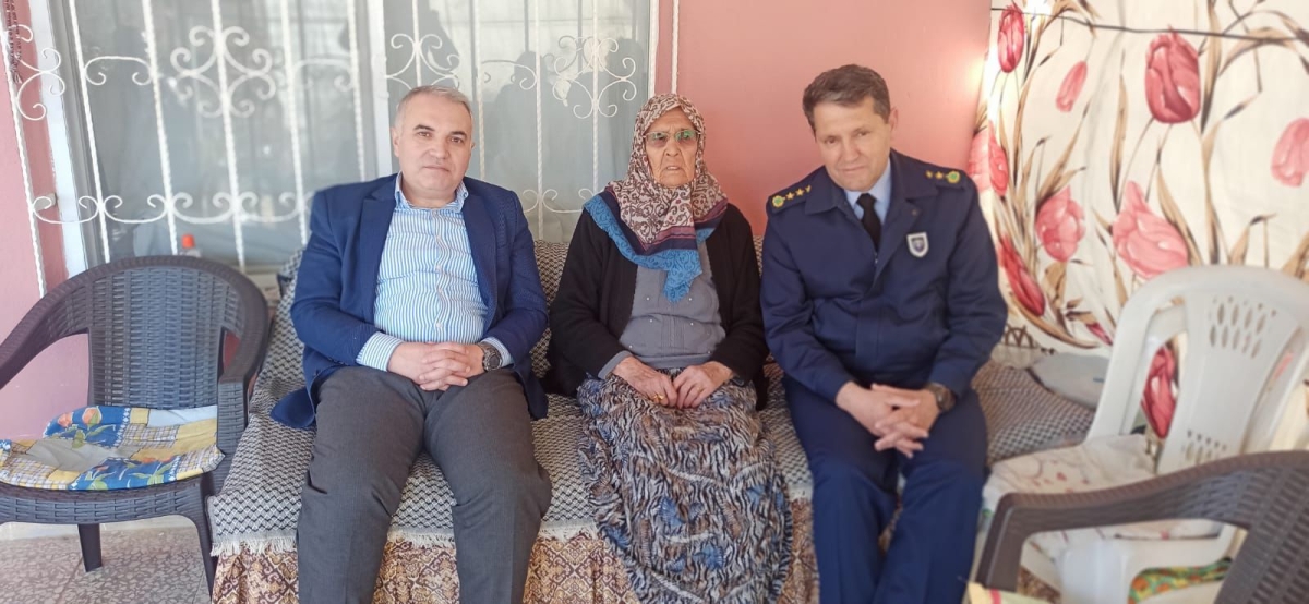 Anamur Kaymakamı Duru Şehit Ailelerini ziyaret etti. 