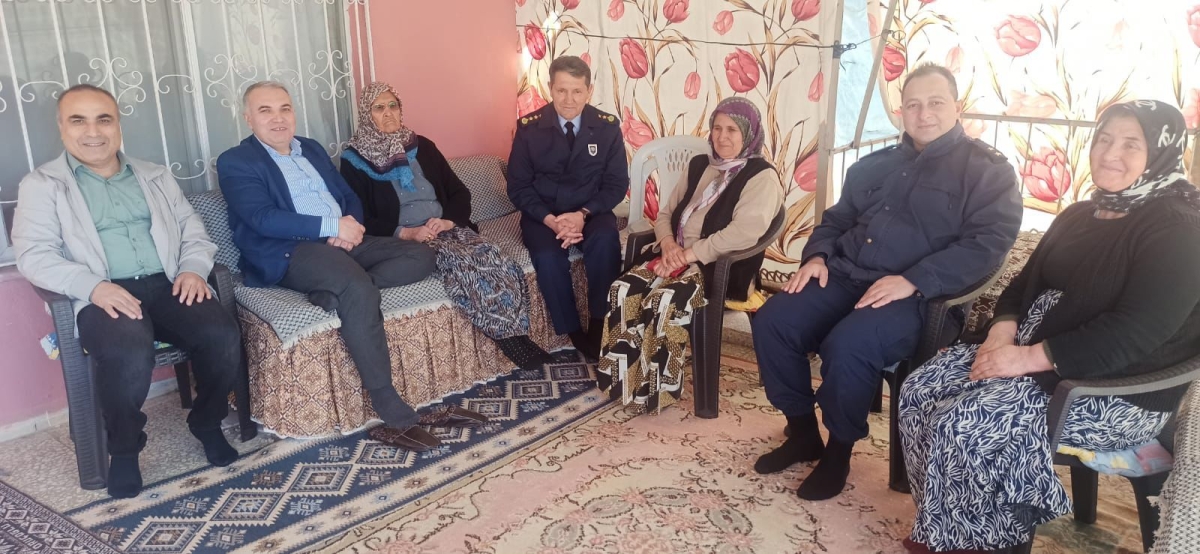Anamur Kaymakamı Duru Şehit Ailelerini ziyaret etti. 