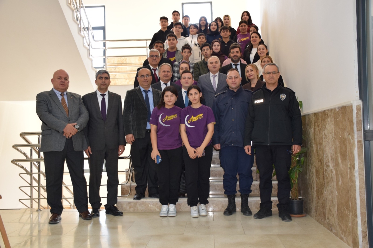 İstiklal Marşı’nın 105. Yılı Anamur’da Açılan Sergiyle Kutlandı.
