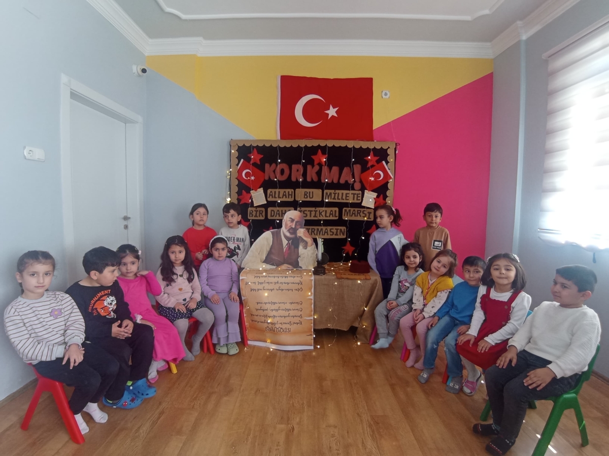Anamur’da Minik öğrenciler Mehmet Akif Ersoy'u Andı.. 