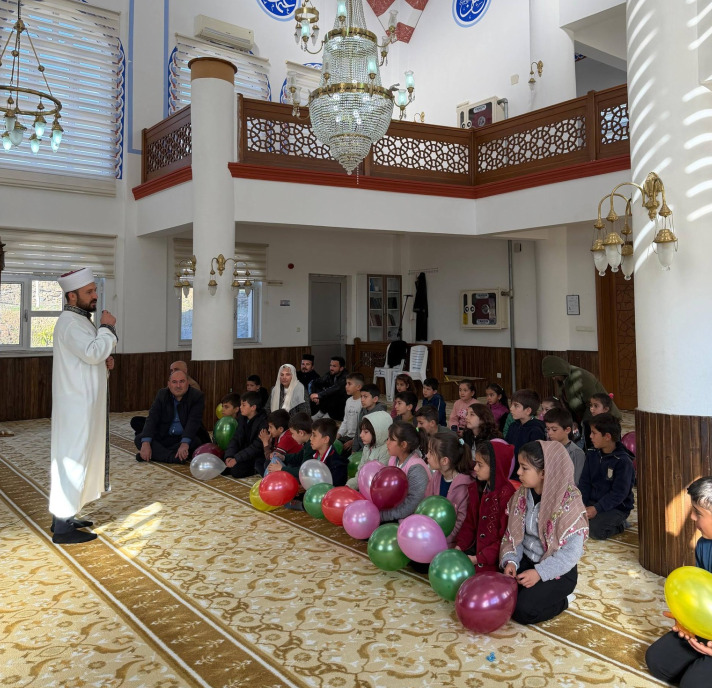 Anamur’da Öğrenciler Camide Manevi Değerlerle Tanıştı”