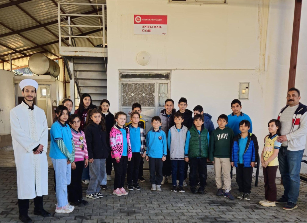 Anamur’da Öğrenciler Camide Manevi Değerlerle Tanıştı”