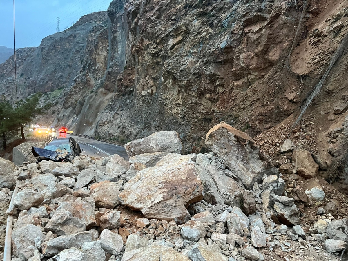 Mersin yolu D-400’de Heyelan Meydana Geldi, 1Kişi Yaralı..
