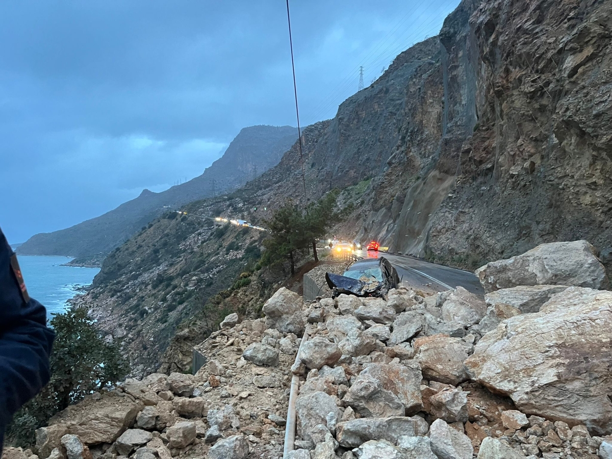 Mersin yolu D-400’de Heyelan Meydana Geldi, 1Kişi Yaralı..
