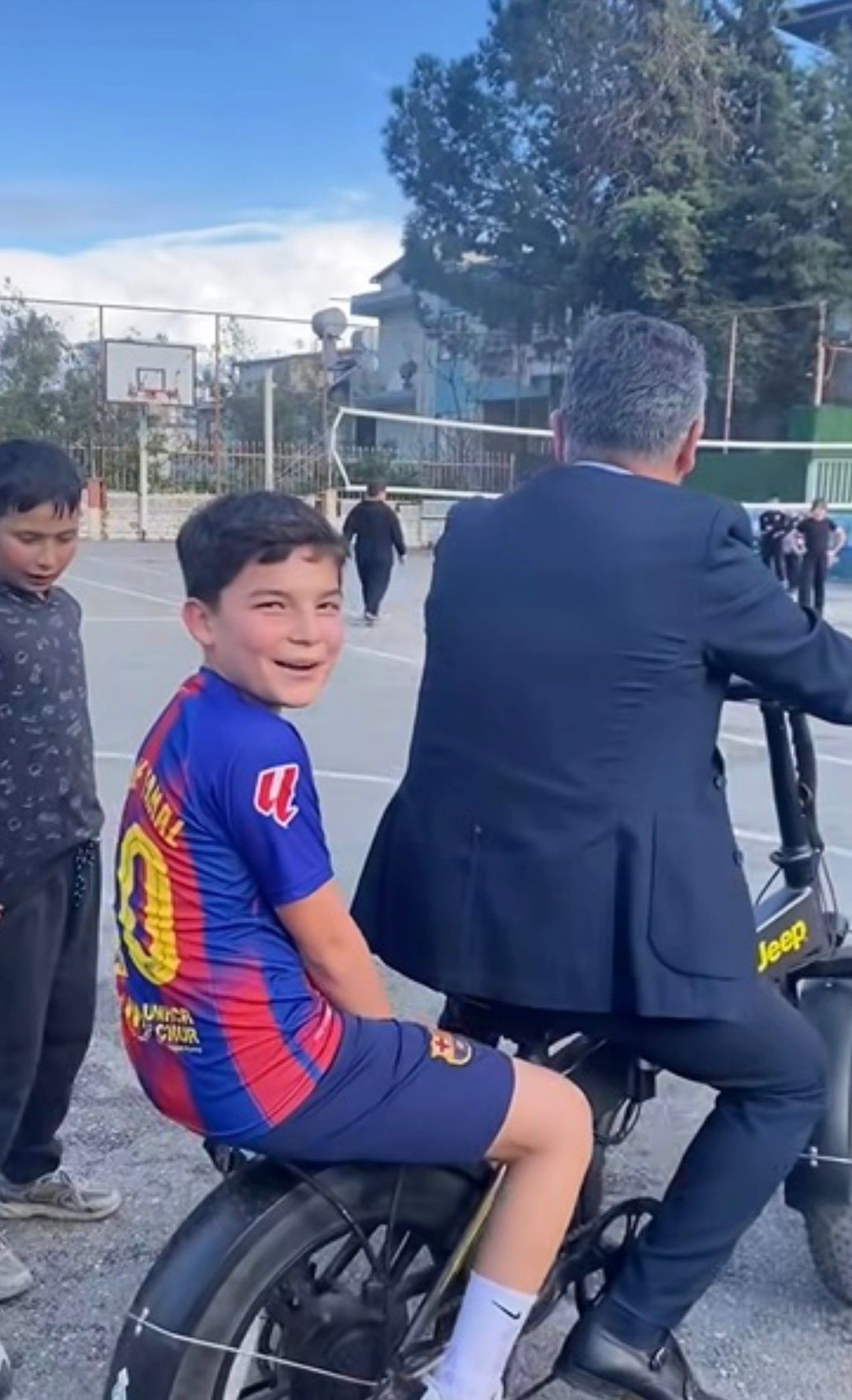 Anamur’da “Gülün Çocuklar” Diyen Müdür: Sevgiyle Kurulan Disiplin Hikayesi