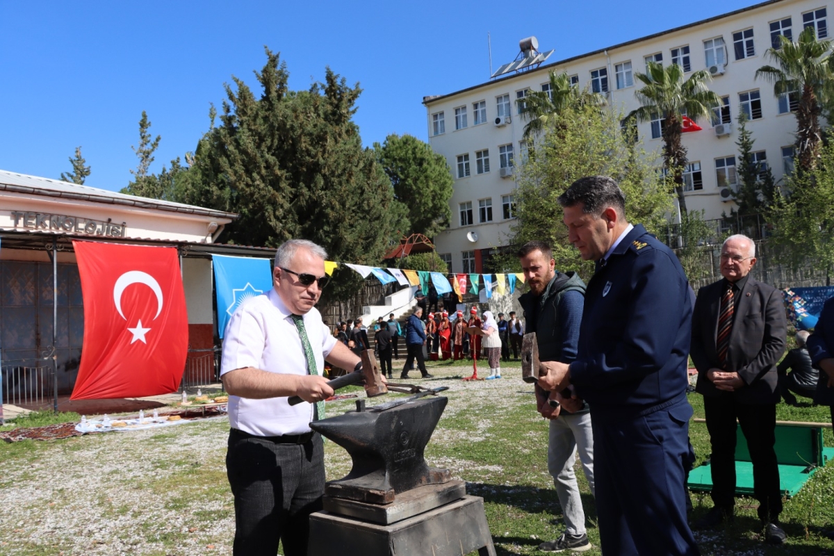 Anamur’da Nevruz Coşkusu: Birlik ve Kardeşlik Mesajı Verildi..