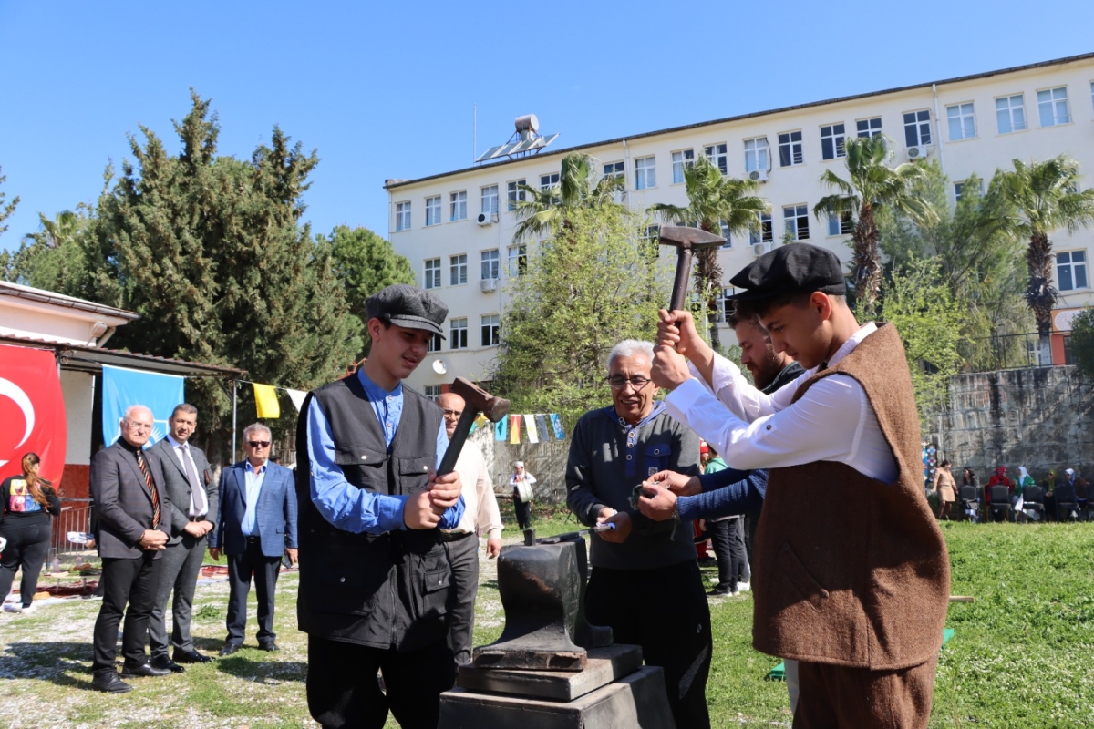 Anamur’da Nevruz Coşkusu: Birlik ve Kardeşlik Mesajı Verildi..