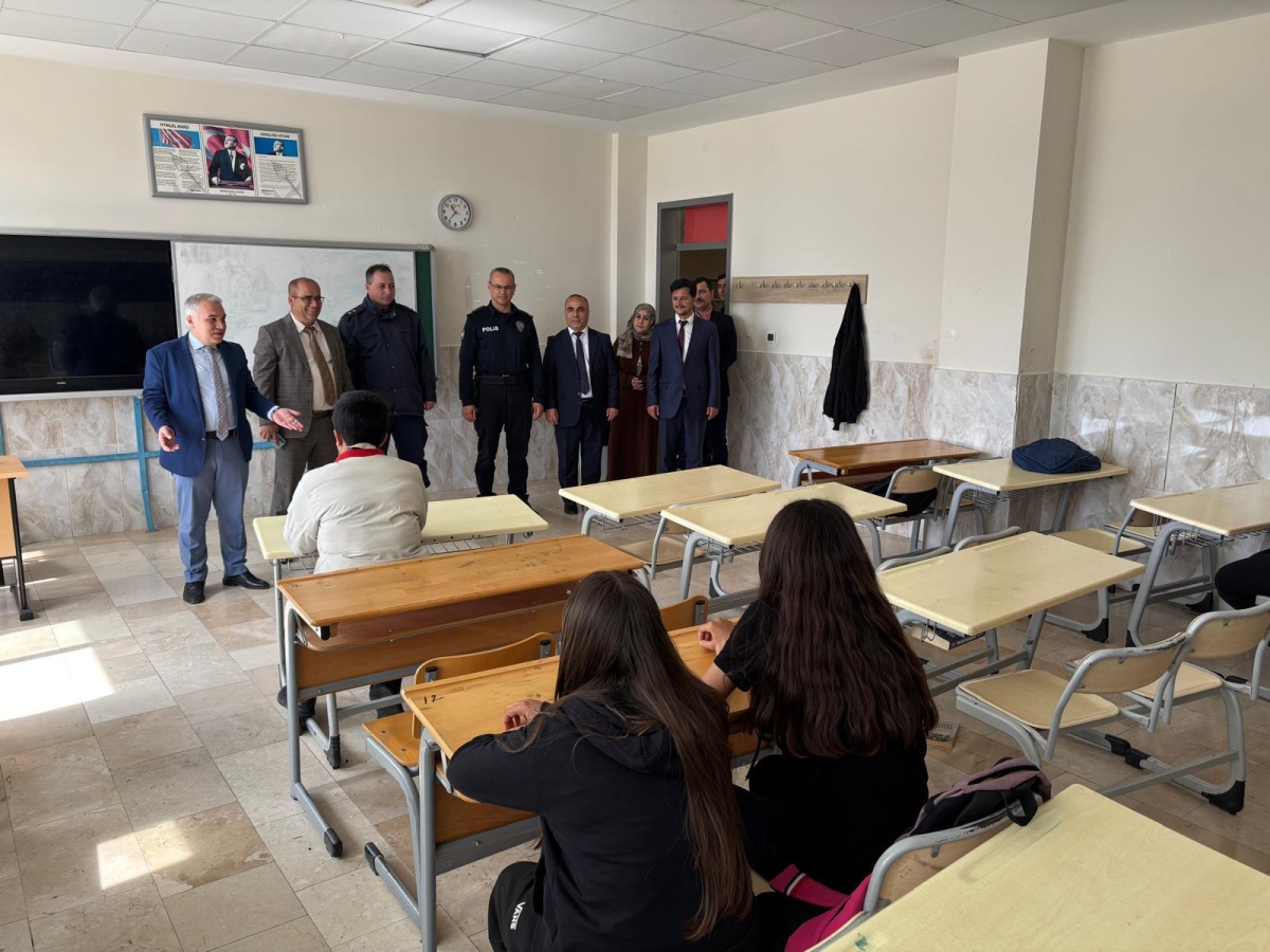 Anamur Kaymakamı Duru Okullarda İncelemelerde Bulundu.