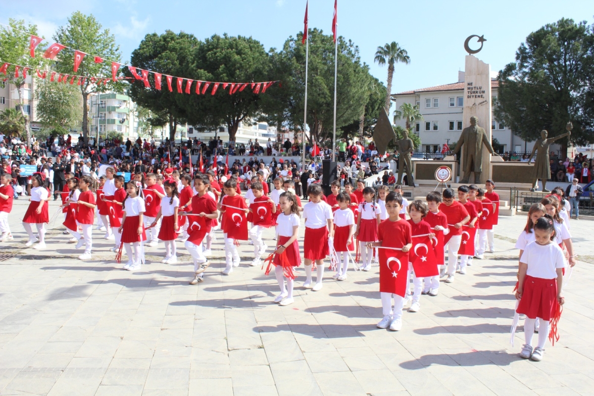 Anamur’da 23 Nisan Coşkusu Meydanlara Taştı..