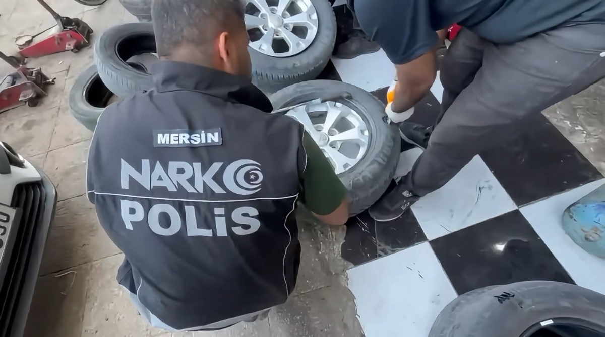Aracın Lastiklerinde Gizlenen 8 Kilo 266 Gram Eroin Ele Geçirildi..