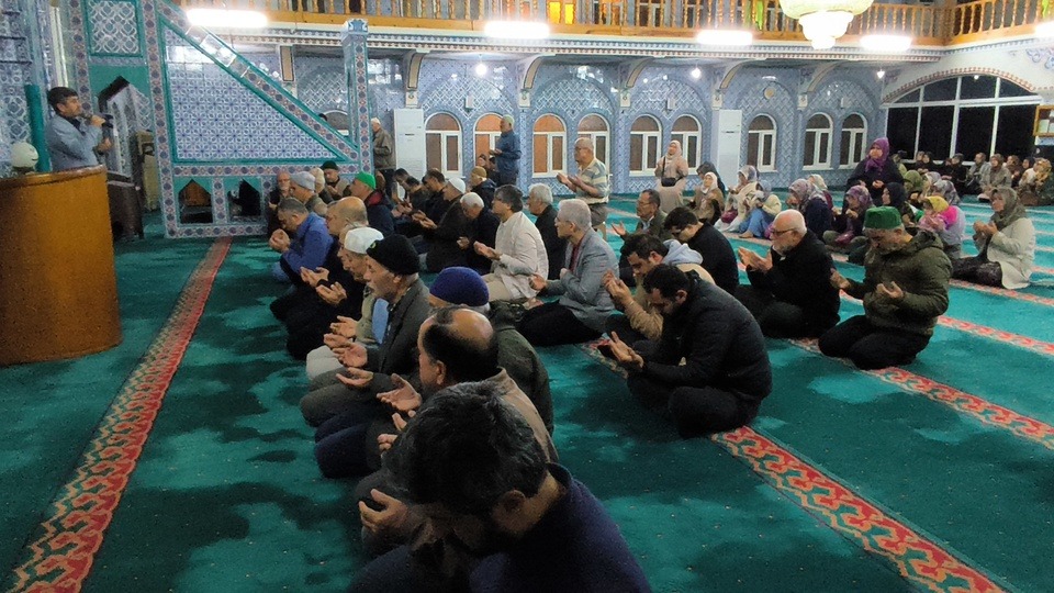 Anamurlu Hacı Adayları Gözyaşı, Dua ve Tekbirlerle Kutsal Yolculuğa Uğurlandı..