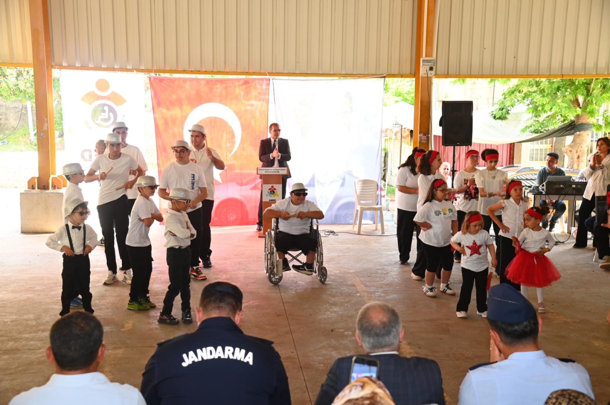 Anamur’da Engelleri Birlikte Aşıyoruz Mesajı”