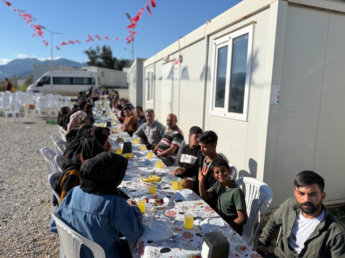 Anamur’da mevsimlik tarım işçileri için dayanışma programı düzenlendi..