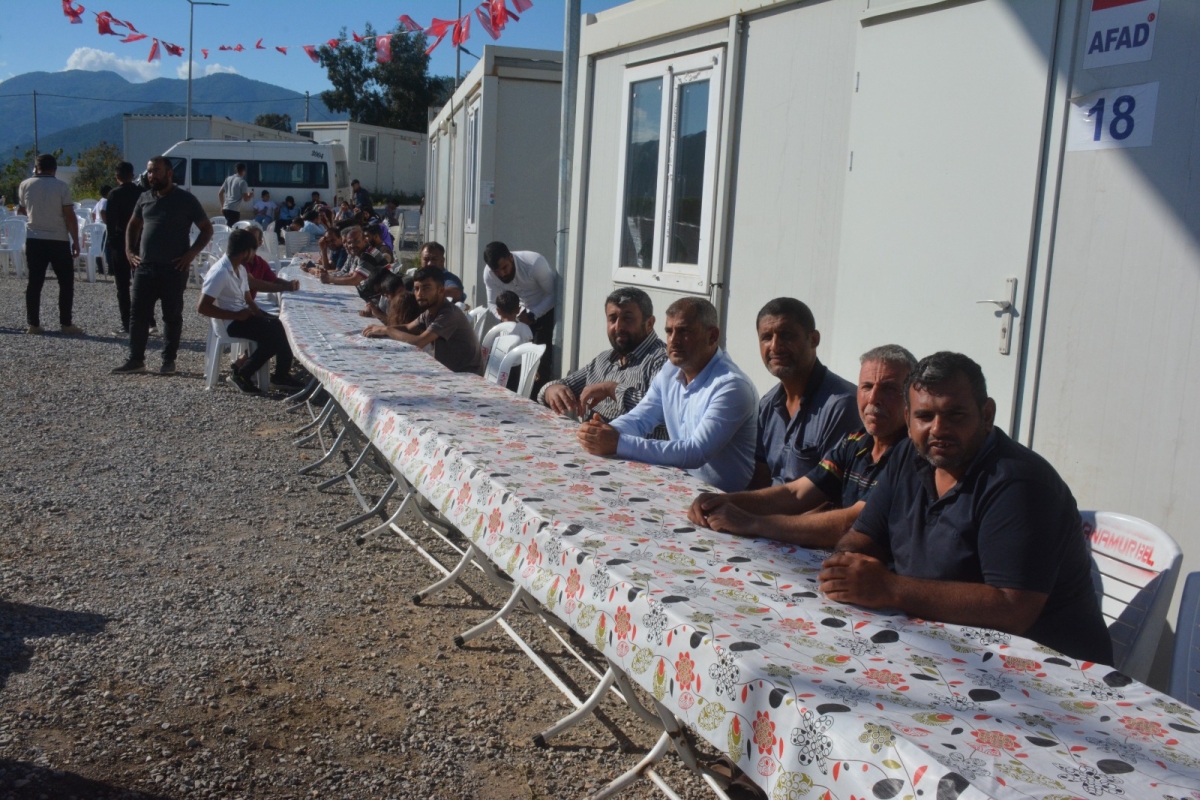 Anamur’da mevsimlik tarım işçileri için dayanışma programı düzenlendi..
