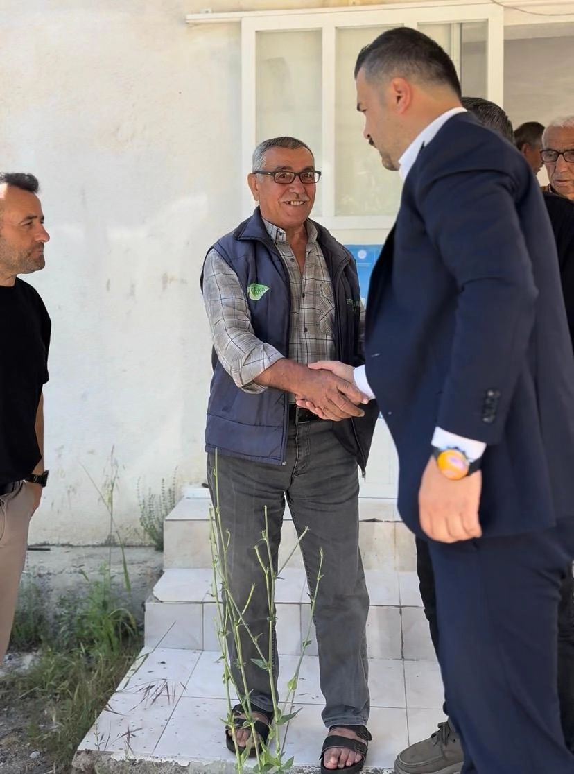 MHP Heyetinden Anlamlı Ziyaret: Şehit Kabri Başında Dua, Göndere Yeni Bayrak..