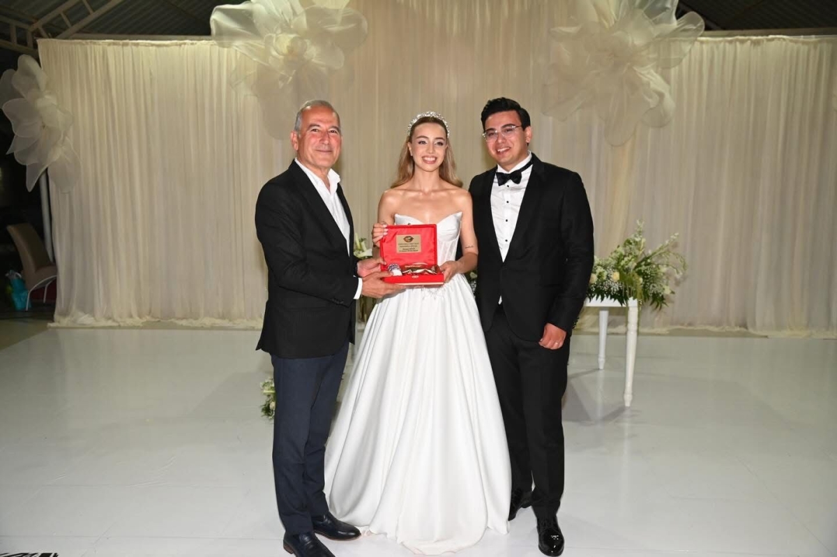 Dr. Mariya Ayça Kozak ile Dr. Barış Arman Coşgun’dan Masal Gibi Düğünle Mutluluğa Yelken Açtı..