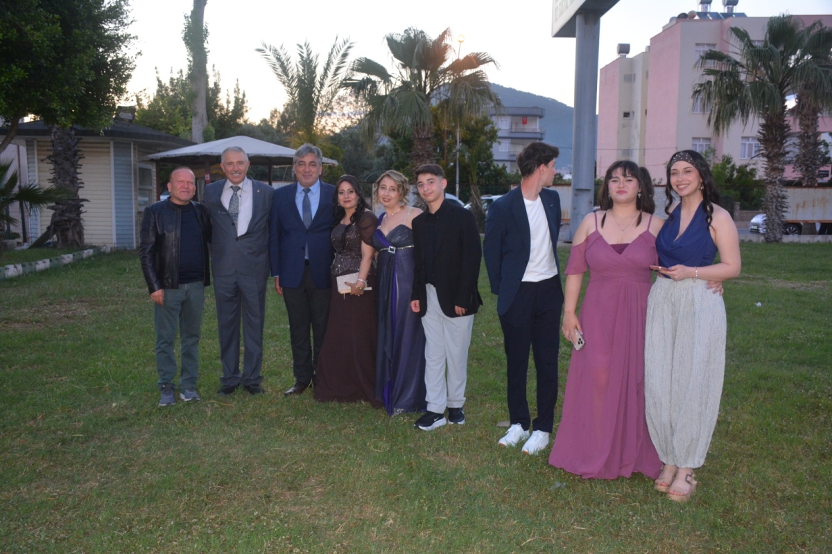 Dr. Mariya Ayça Kozak ile Dr. Barış Arman Coşgun’dan Masal Gibi Düğünle Mutluluğa Yelken Açtı..