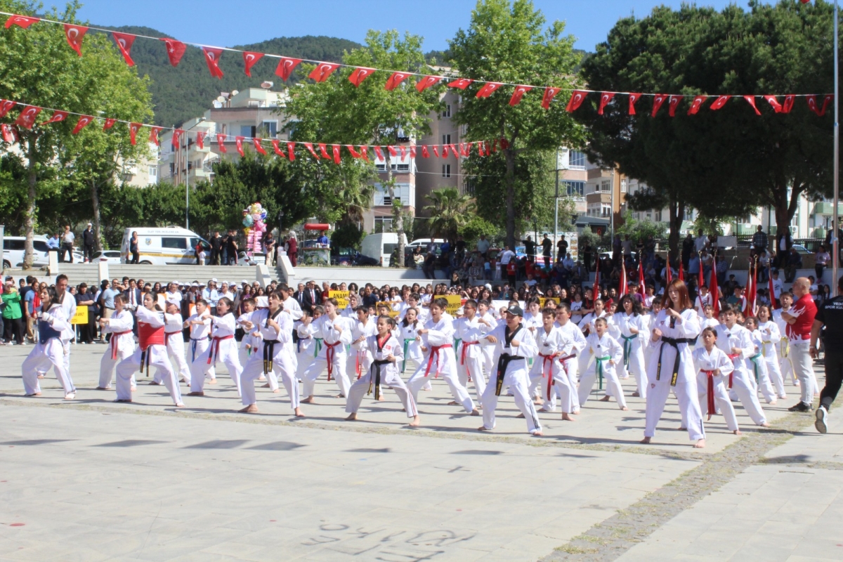 Anamur’da 19 Mayıs Coşkusu Kortej Yürüyüşüyle Başladı