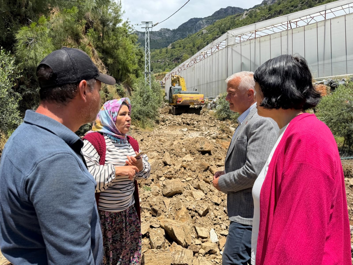 Anamur CHP Heyeti Ev ve Ürünleri Zarar Gören Vatandaşların Yanında..